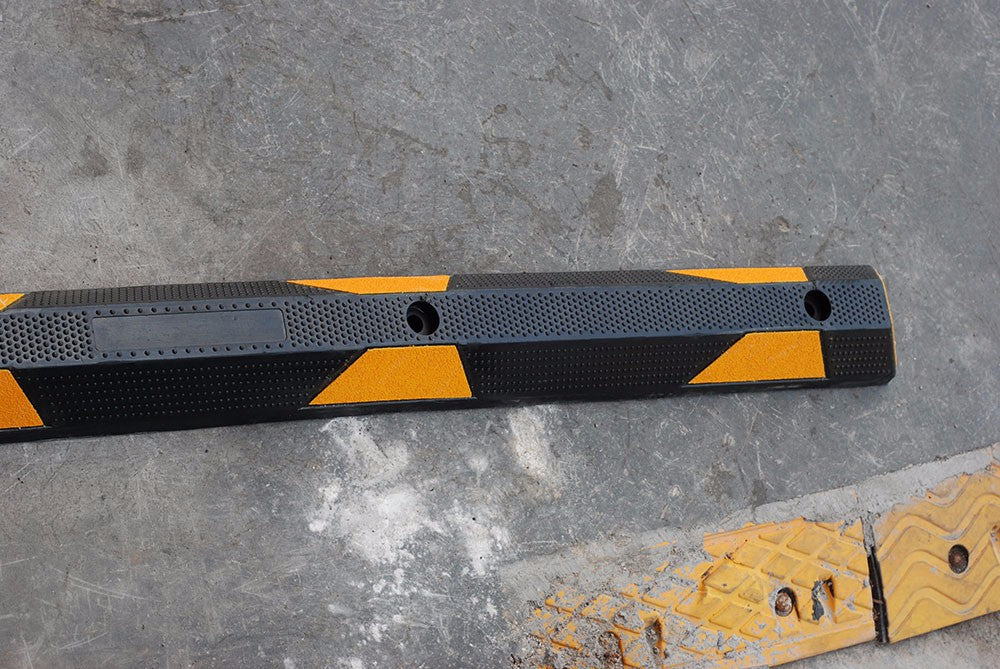 Wheel stopper - Heavy Duty Rubber Parking Block - 6ft