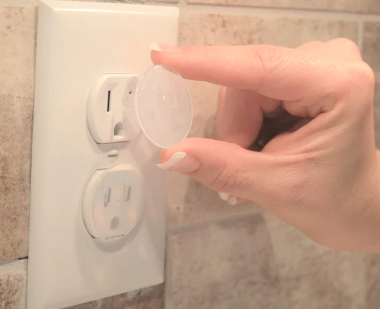 Outlet Protection Plug Safety Electrical Outlet Plug Protector Covers Baby Safety (Pack of 25 ...